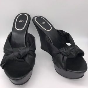Barneys Women's Dily's Wedge Satin Bow Black 7